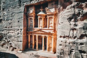 La Tesorería de Petra tallada en la roca arenisca