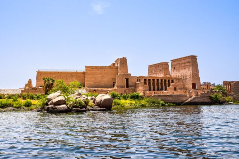 Home Elementor 5 Templo de Philae a orillas del Nilo en Asumán, Egipto