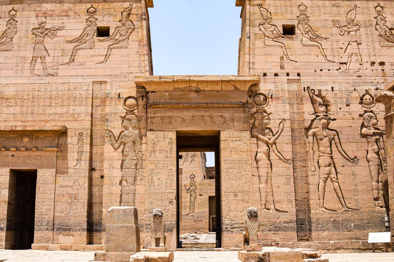 Templo de Isis en Philae, Asuán: visitar Egipto más allá 1 Jeróglificos tallados en las paredes del Templo de Isis en Philae