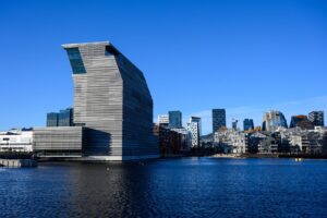 Oslo Noruega orilla mar fiordo arquitectura moderna