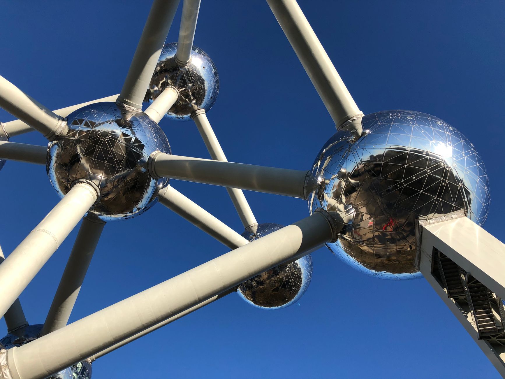 Vista en contrapicado del Atomium de Bruselas