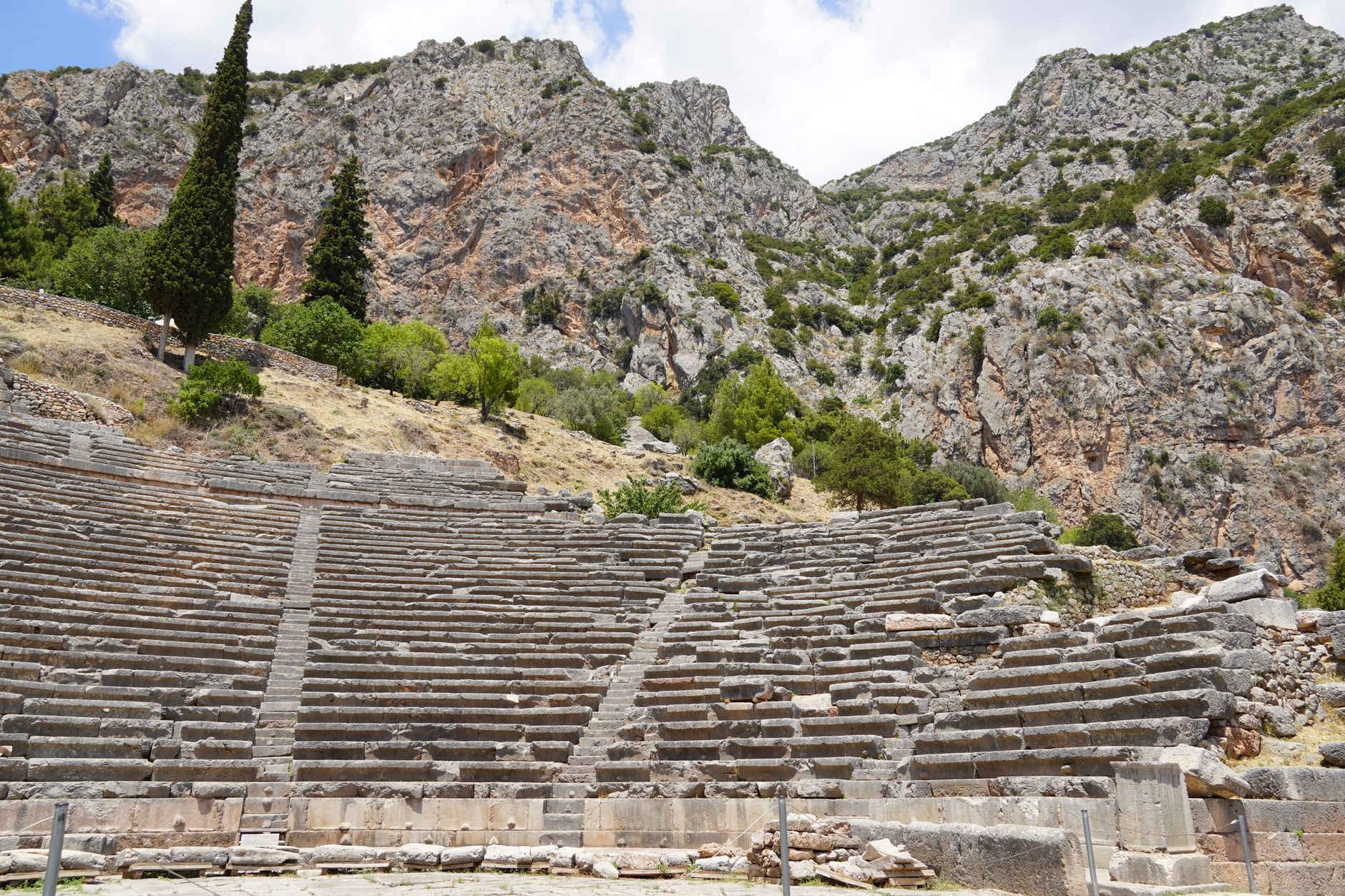 Ruinas del santuario de Apolo en Delfos, Grecia continental
