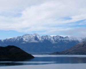 Montañas y lago en Nueva Zelanda