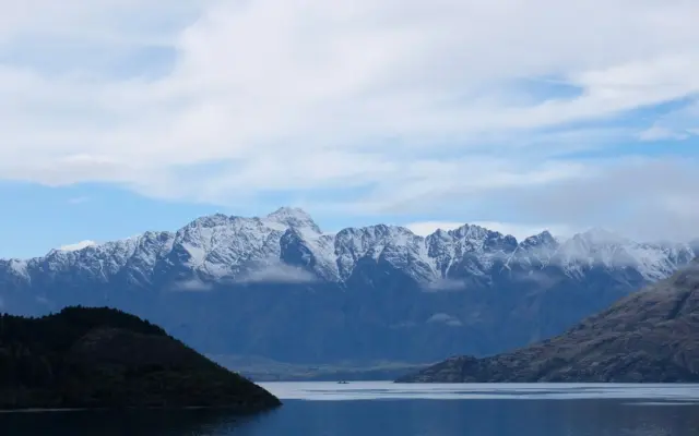 Montañas y lago en Nueva Zelanda