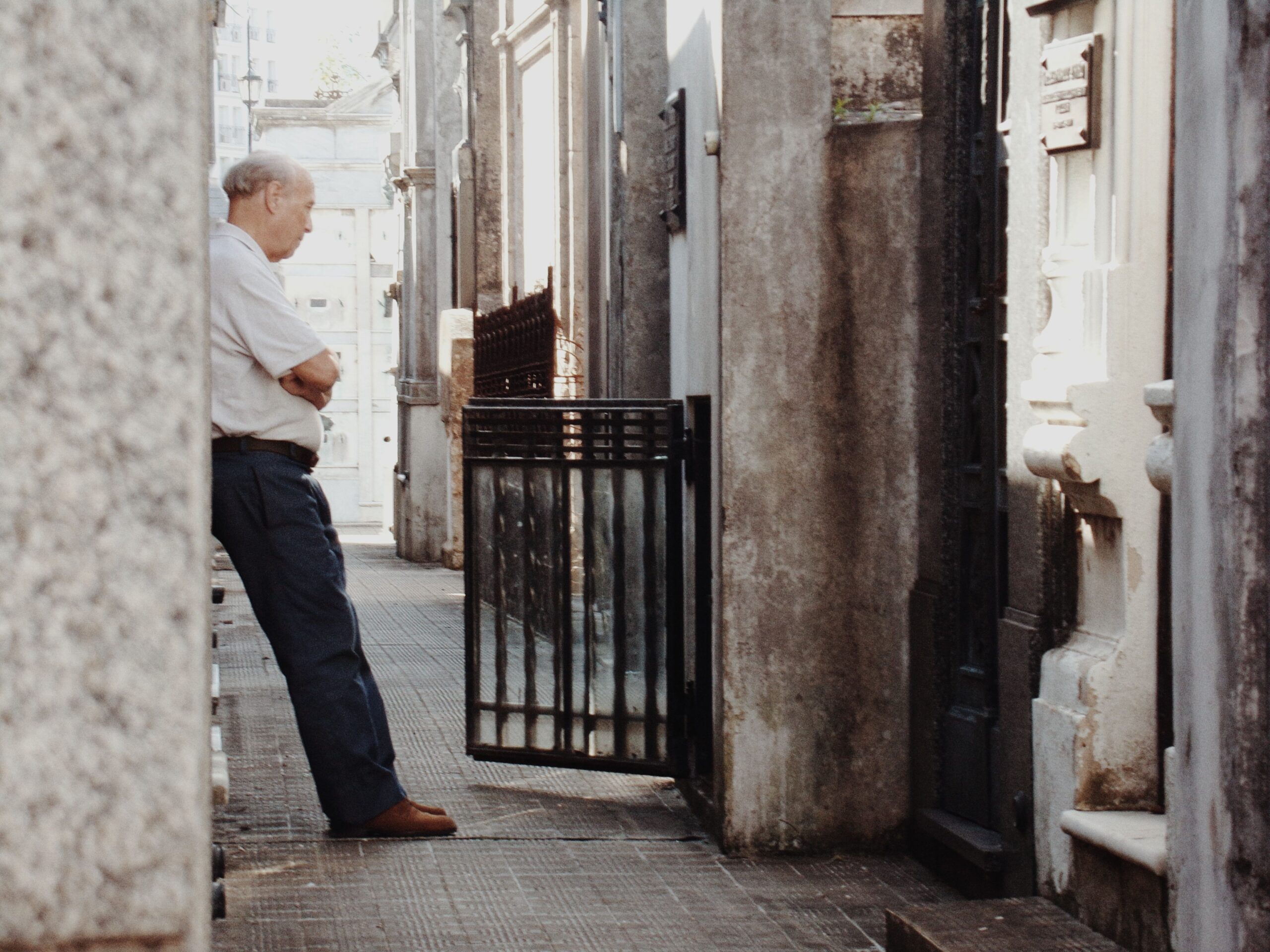 Callejones del cementerio de Recoleta en Buenos Aires