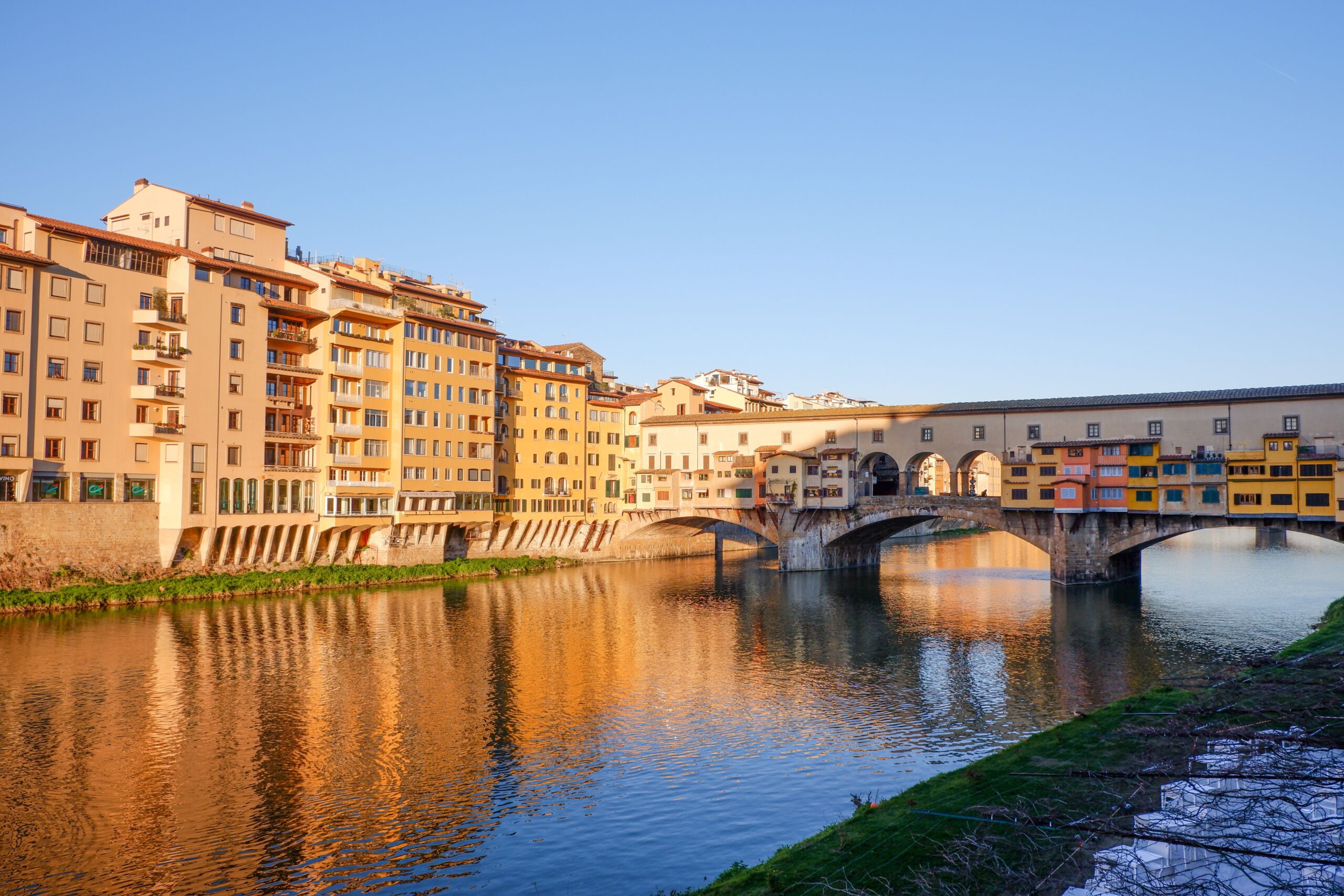 Joyerías tradicionales en los soportales del Ponte Vecchio