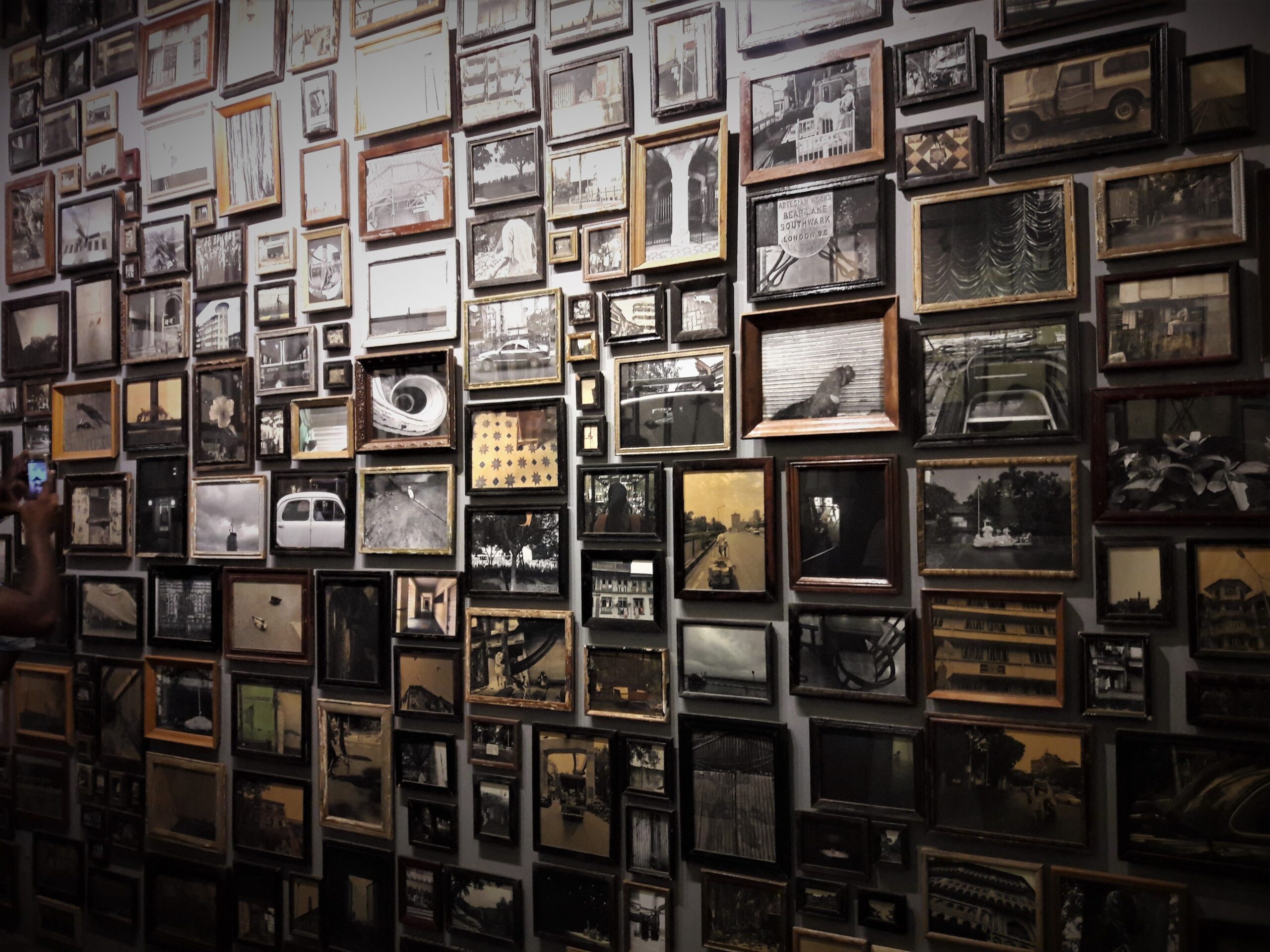 Museo Evita en Buenos Aires: guía completa 2026 2 Exposición de fotografías vintage en un museo