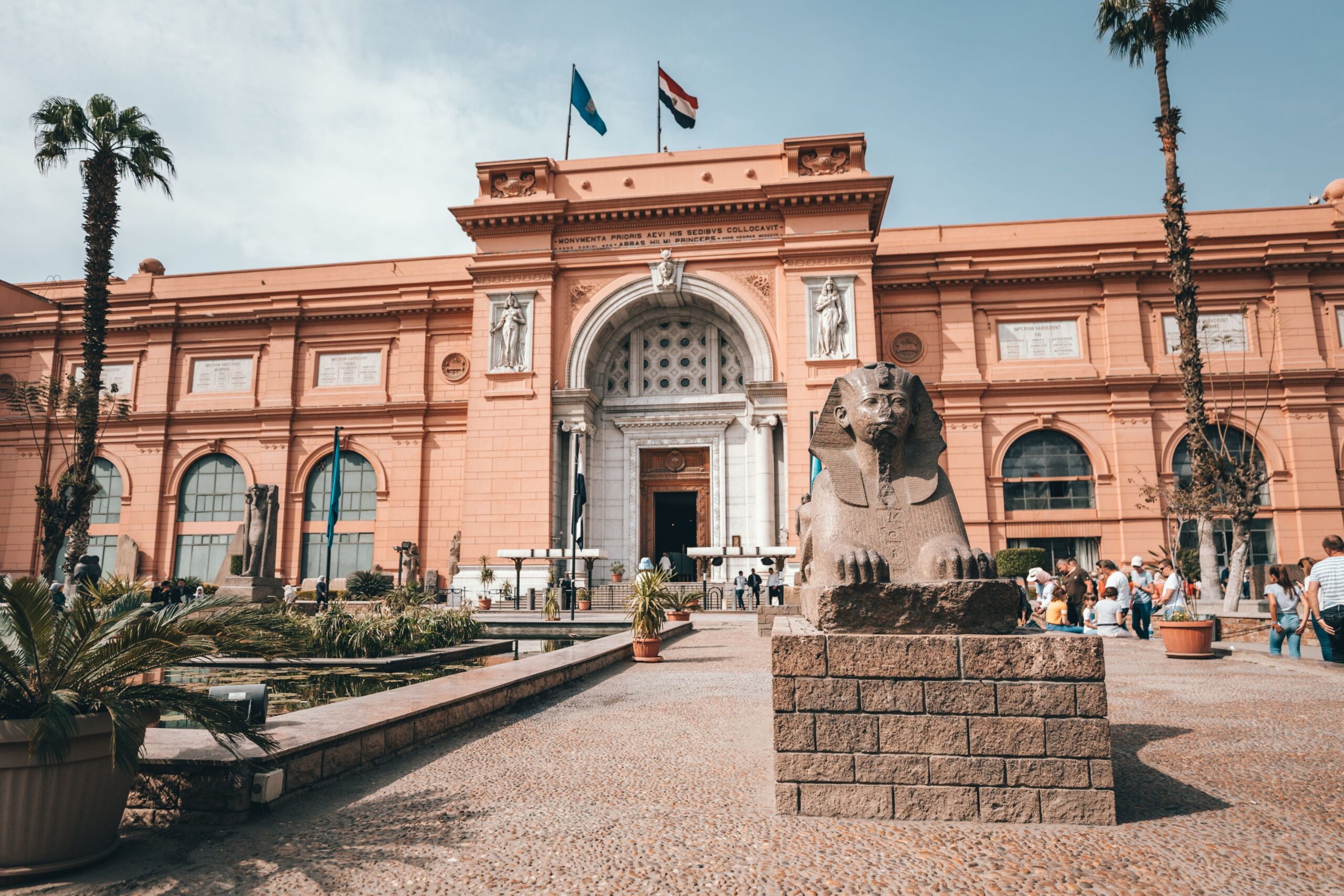 Museos de El Cairo: guía 2026 más allá de las momias 2 Fachada del antiguo Museo Egipcio de El Cairo, en la plaza Tahrir