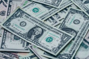 Billetes de dólar estadounidense de distintas denominaciones