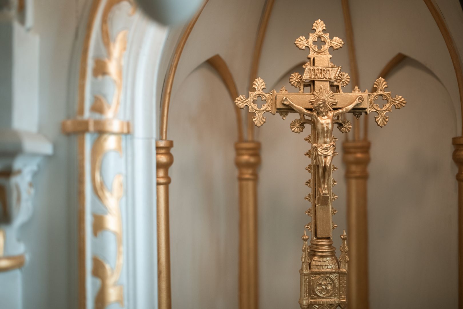 Museo del Tesoro de San Pedro: la otra cara del Vaticano 2 Crucifijo dorado ornamentado, similar a las piezas del Museo del Tesoro de San Pedro
