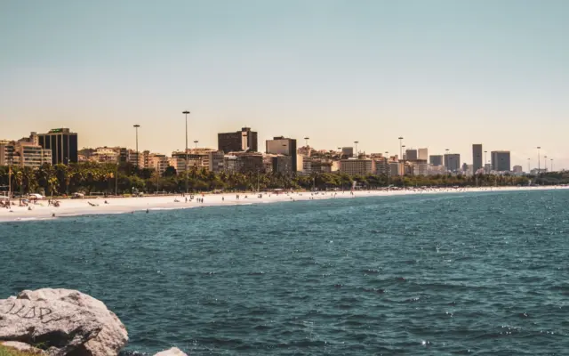 Vista de Río de Janeiro con el Pan de Azúcar al fondo, Brasil
