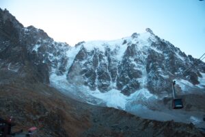 Mont Blanc nevado visto desde Chamonix, Alpes franceses