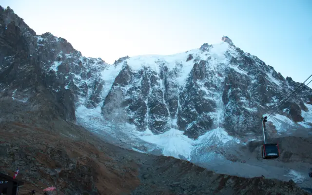 Mont Blanc nevado visto desde Chamonix, Alpes franceses