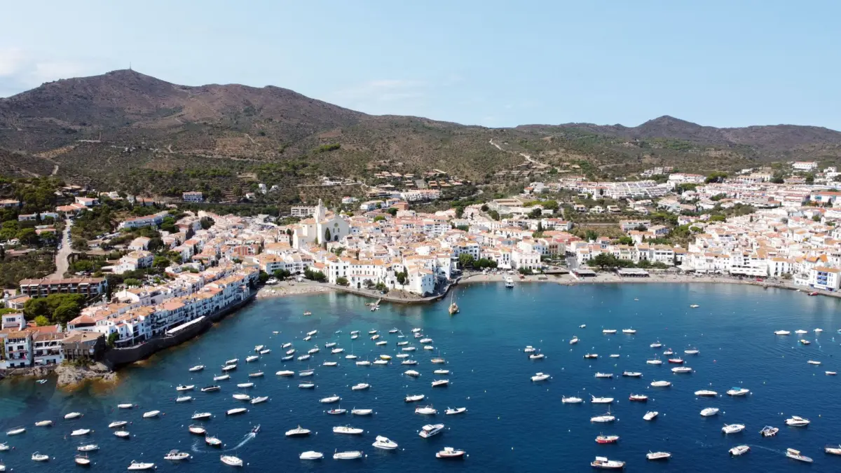 Vista de Cadaqués, pueblo costero de la Costa Brava