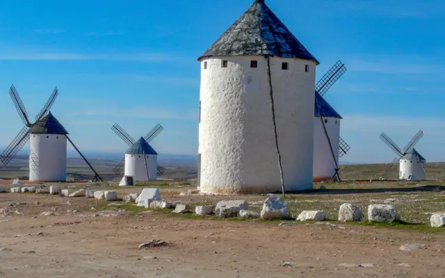 Molinos de viento de Campo de Criptana, en la ruta del Quijote junto a Alcázar de San Juan