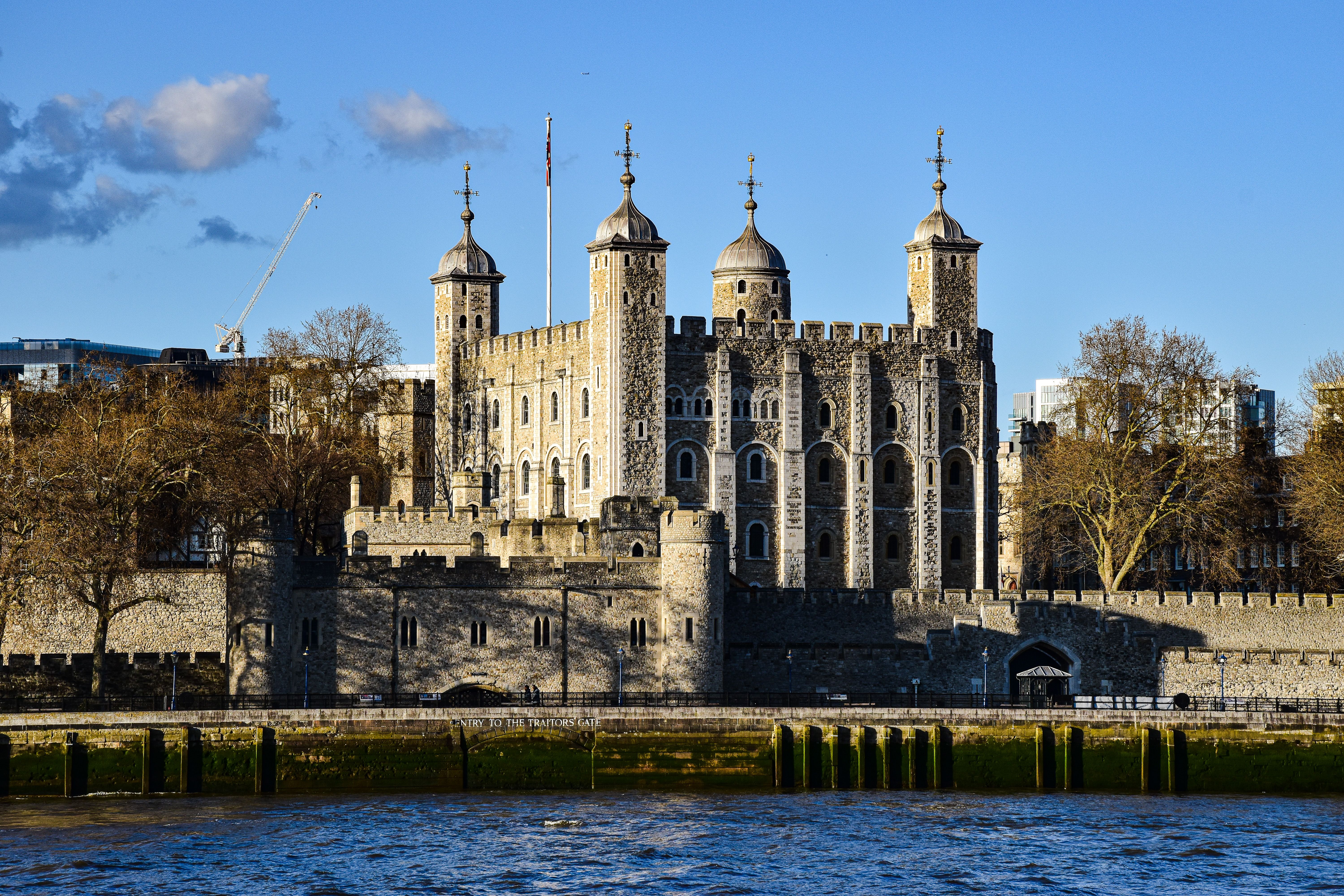 Vista de la Torre de Londres con cielo despejado
