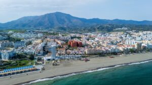 Vista aérea del litoral de Estepona, en la Costa del Sol