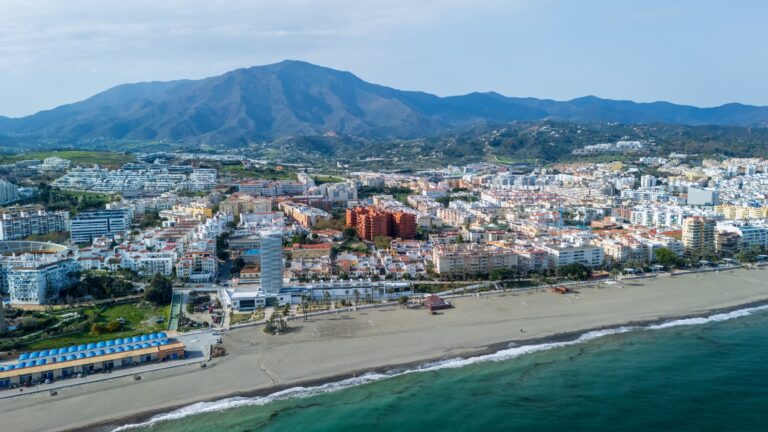 Vista aérea del litoral de Estepona, en la Costa del Sol