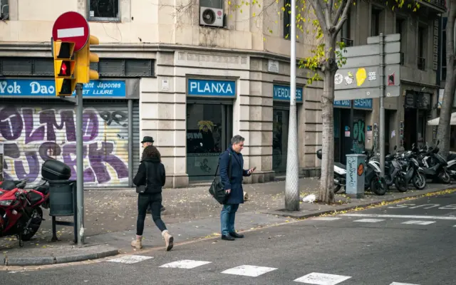 Calles del Eixample de Barcelona con edificios modernistas