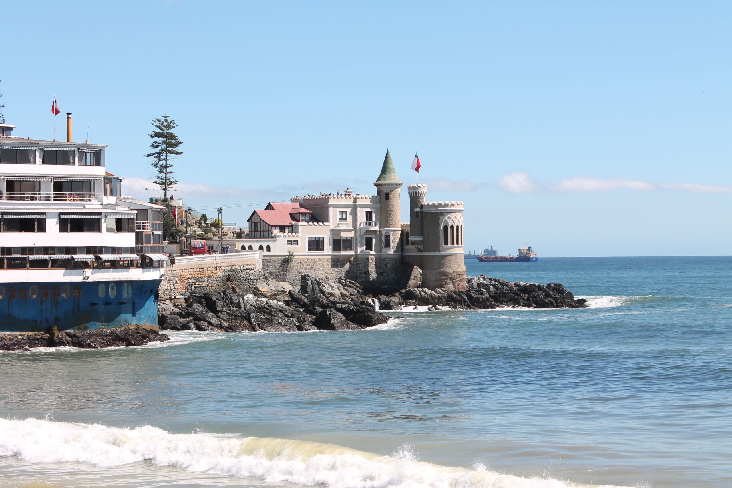Castillo Wulff y edificios costeros en Viña del Mar, Chile