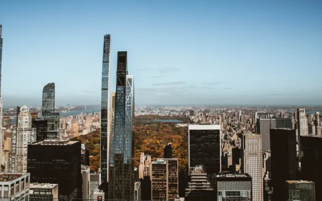 Vista elevada de Central Park y los rascacielos de Manhattan, Nueva York