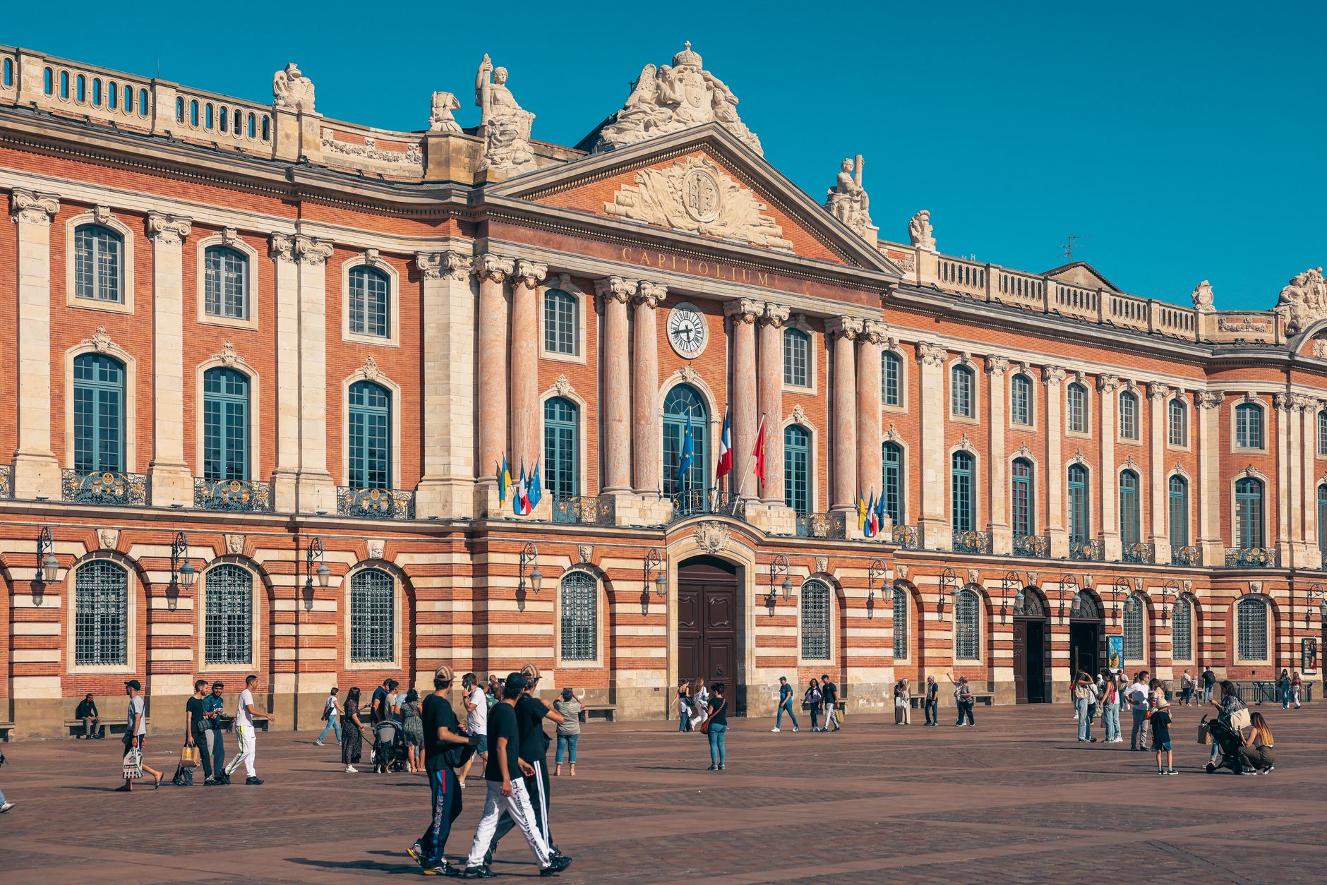 Plaza del Capitolio de Toulouse con el edificio del ayuntamiento