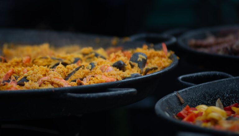 Home Elementor 6 Paella valenciana tradicional recién hecha