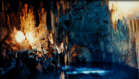 gruta-del-lago-azul