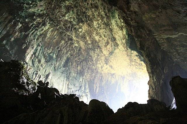 cuevas en malasia
