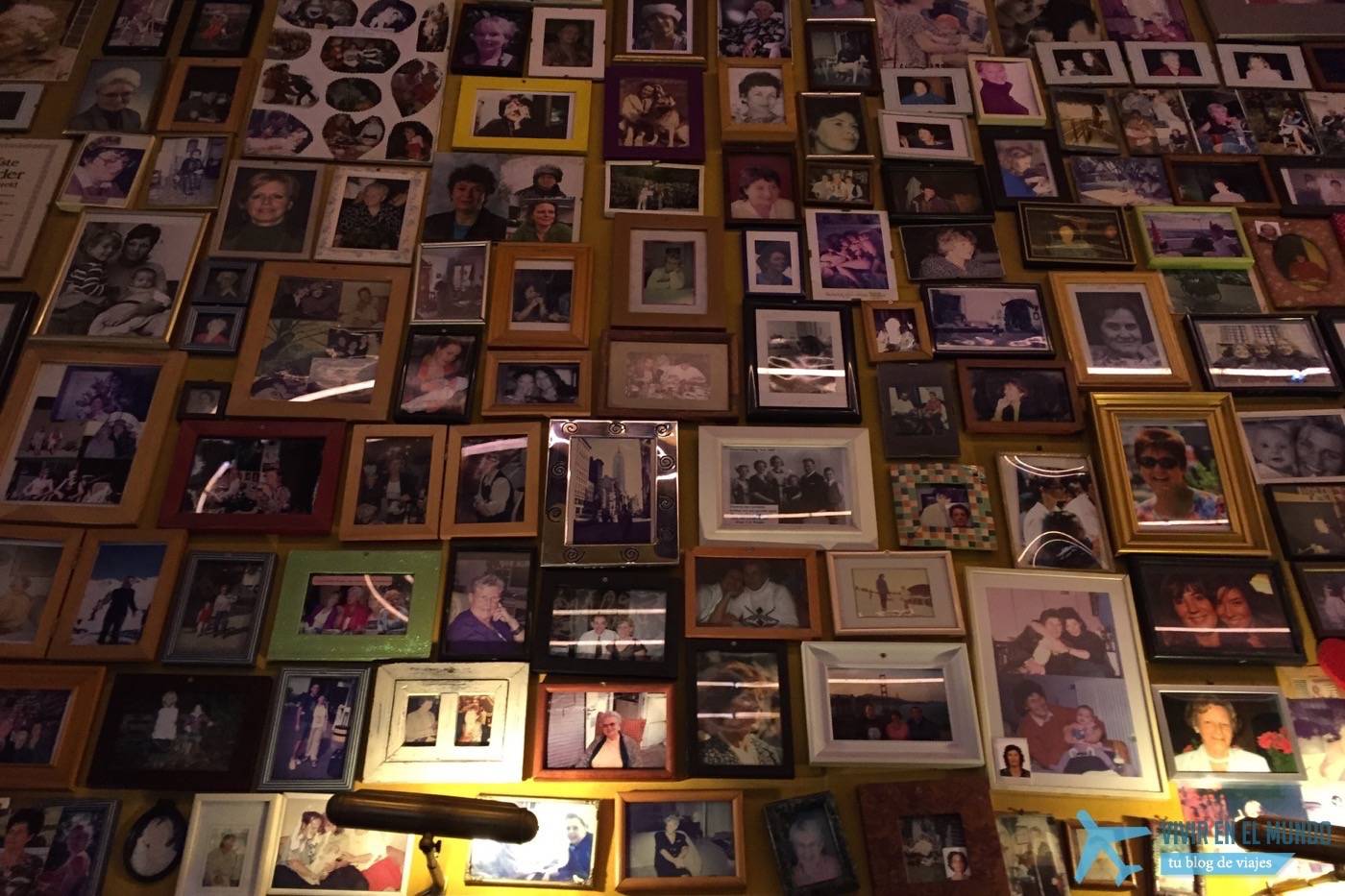 Moeders y sus paredes con las fotos de miles de madres