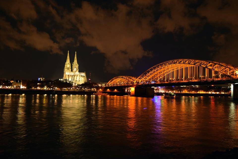 visita a colonia - catedral de Colonia de noche y puente