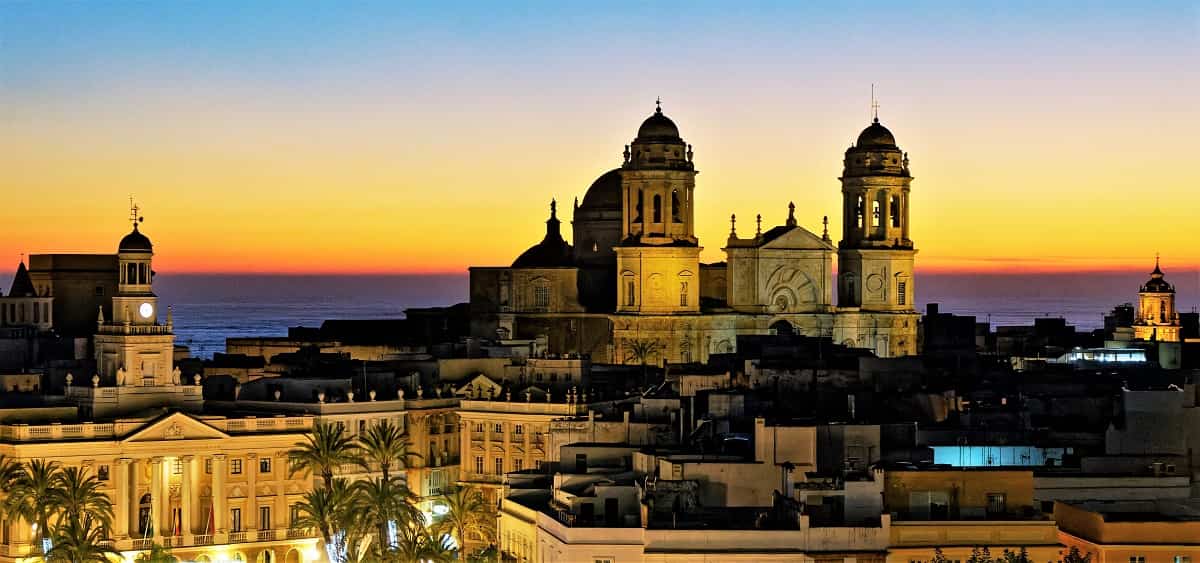 Descubre las 10 ciudades más románticas de España para escaparte en San Valentín 12