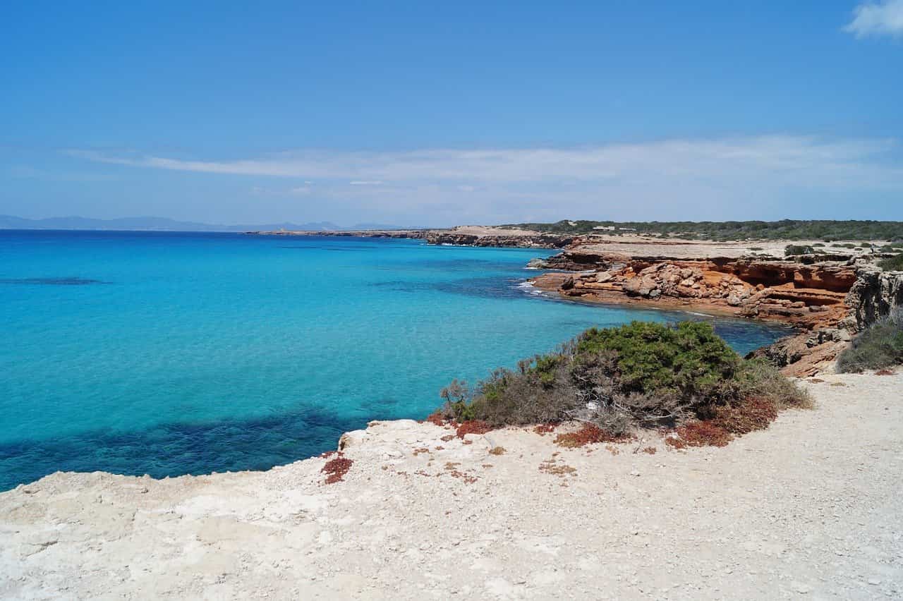 ¿Estás planeando unas vacaciones en Ibiza? Estos 7 lugares deberían formar parte de tu ruta 1