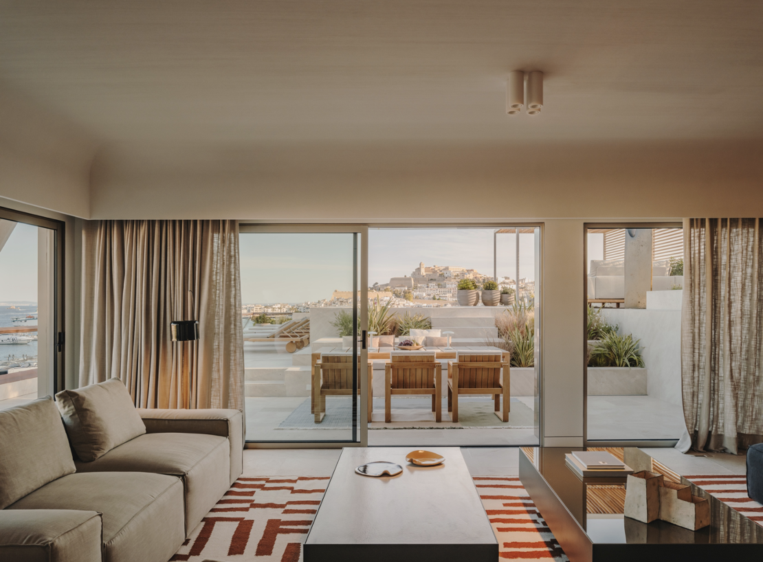 La renovada Gran Suite Dalt Vila: reflejo del lujo mediterráneo más auténtico y sofisticado de Ibiza Gran Hotel a manos de la interiorista Sandra Tarruella 1