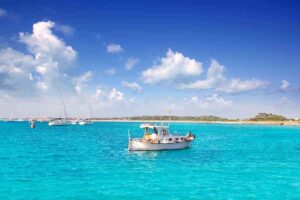 4 motivos por los que alquilar una embarcación si vas a visitar Formentera 3