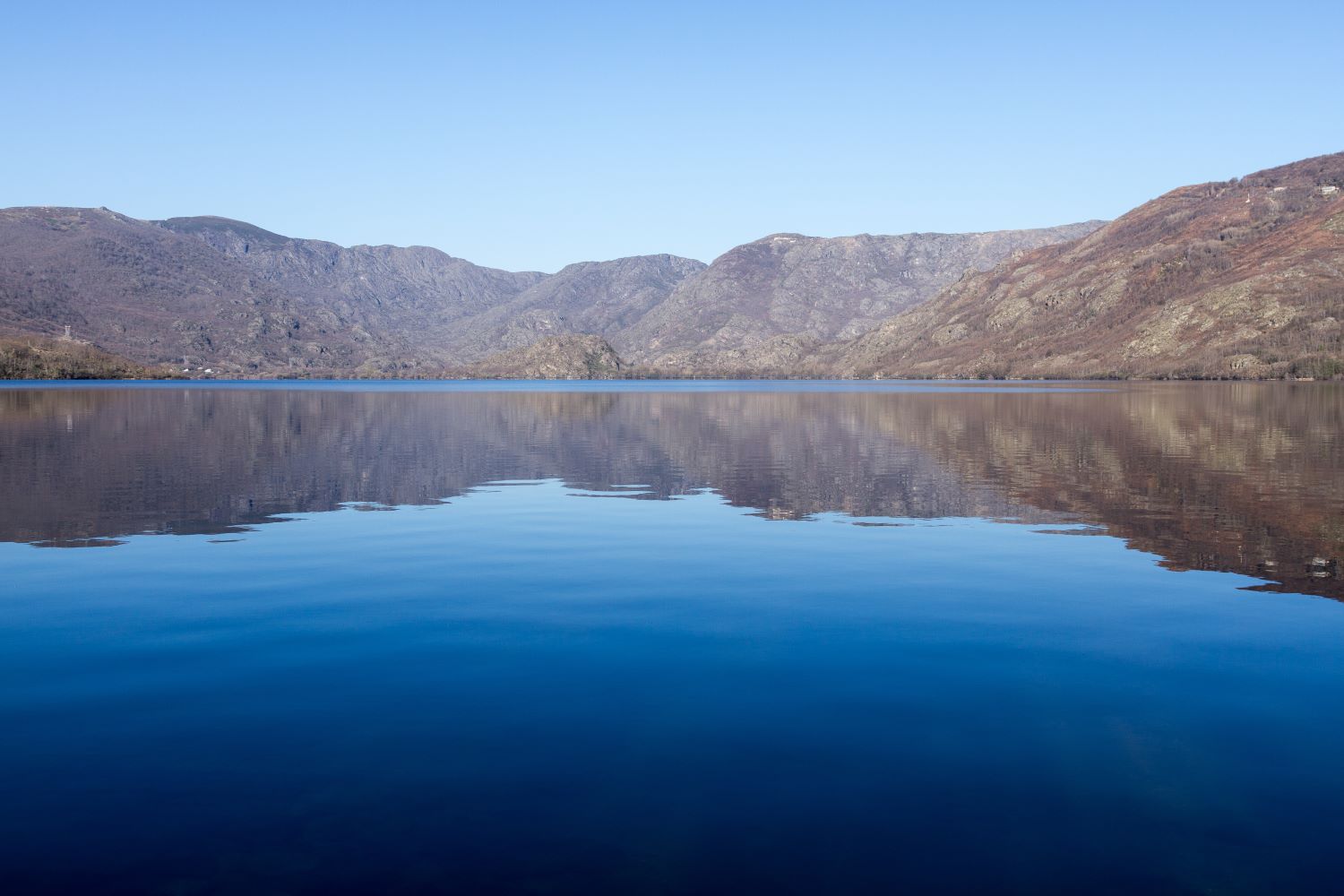 Los 10 lagos más bonitos de España para visitar en el mes de noviembre 8