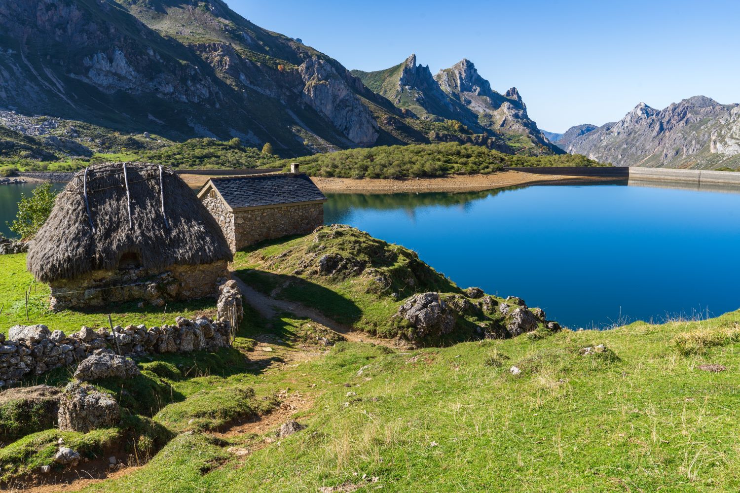 Los 10 lagos más bonitos de España para visitar en el mes de noviembre 6