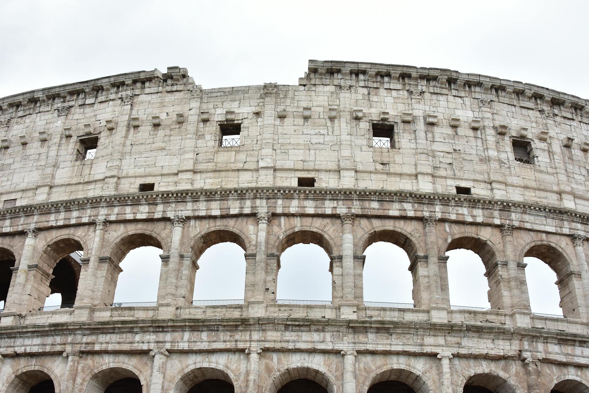 Vista arquitectónica del Coliseo de Roma