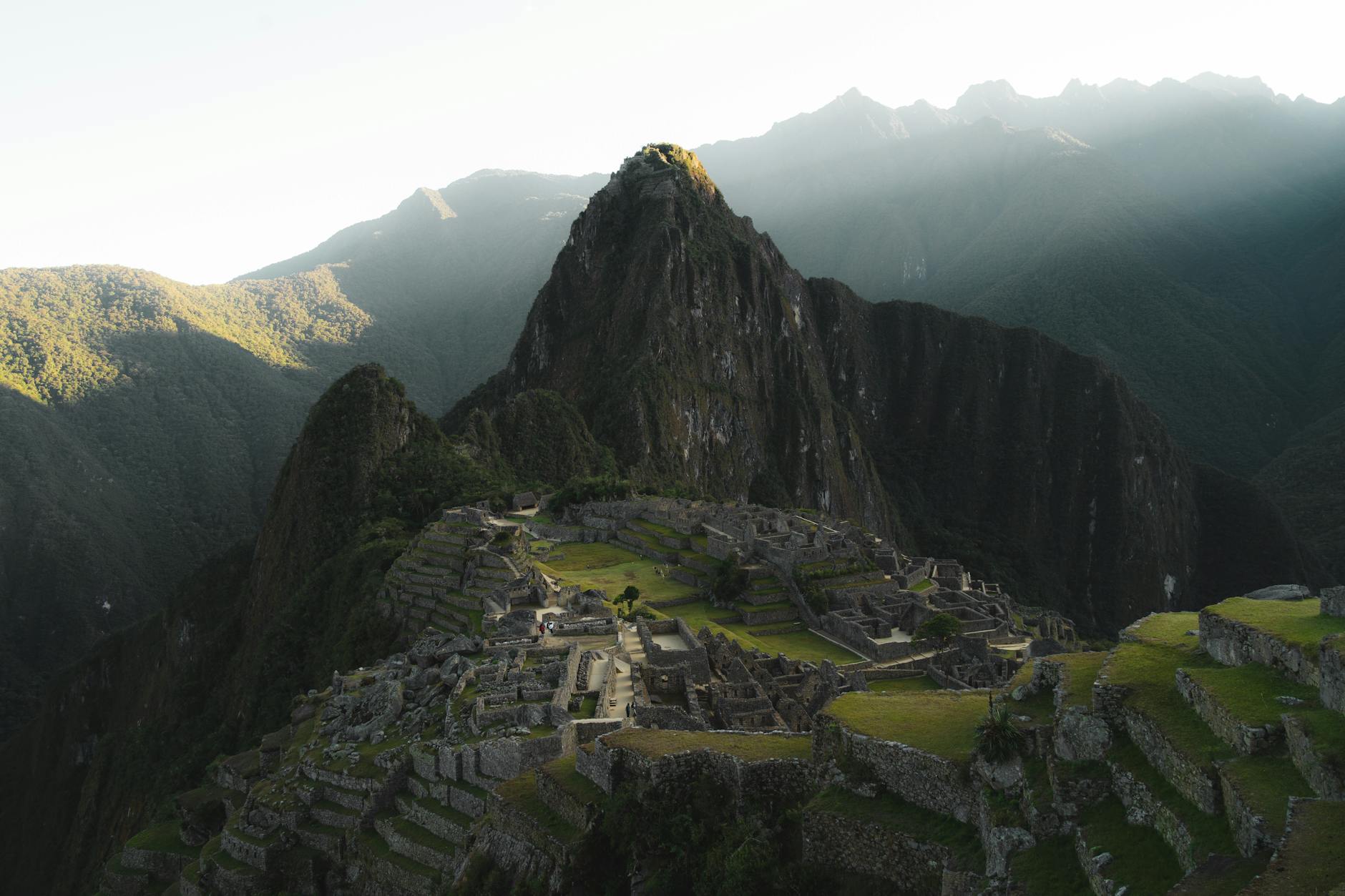 Machu Picchu al amanecer, ciudadela inca del Perú