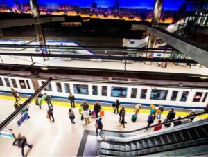 Metro de Madrid se prepara para una alta demanda por la visita del Papa y los conciertos de Bad Bunny