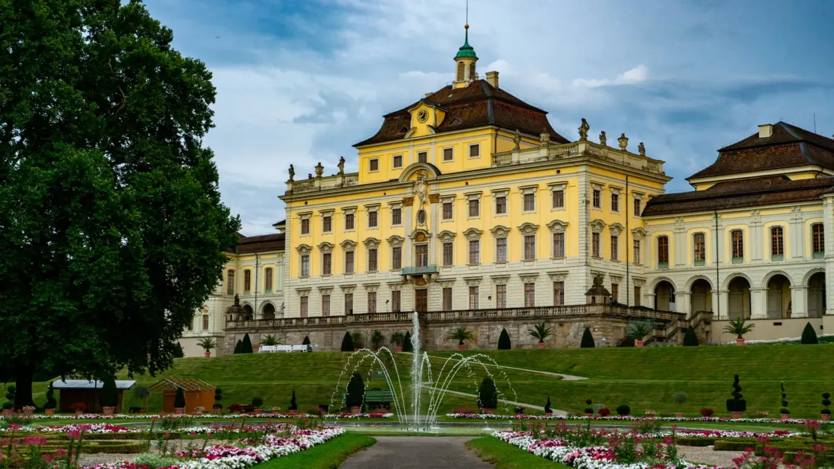 Castillo de Ludwigsburg con sus jardines, Alemania