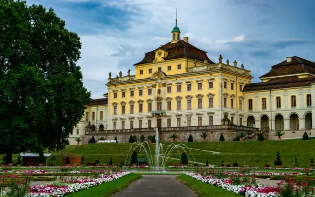 Castillo de Ludwigsburg con sus jardines, Alemania