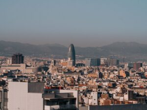 Vista panorámica del skyline de Barcelona con la Torre Glòries